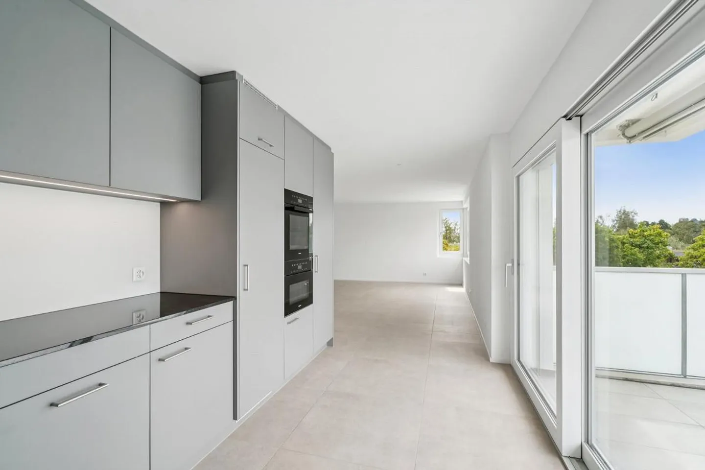 Grosszügige 5,5 Zi.- Attikawohnung mit 30m2 Terrasse in Seenähe ZH - Foto 8 von 18