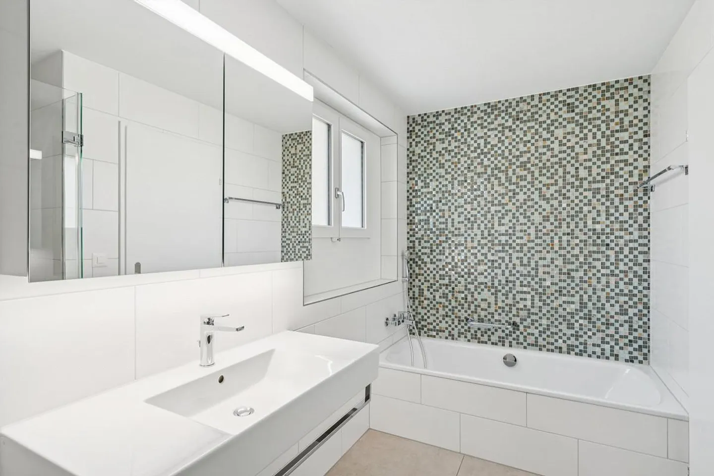 Grosszügige 5,5 Zi.- Attikawohnung mit 30m2 Terrasse in Seenähe ZH - Foto 10 von 18