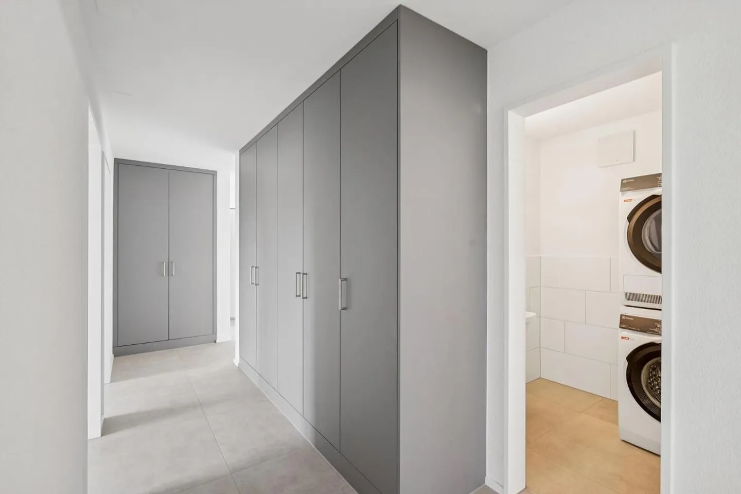 Grosszügige 5,5 Zi.- Attikawohnung mit 30m2 Terrasse in Seenähe ZH - Foto 13 von 18