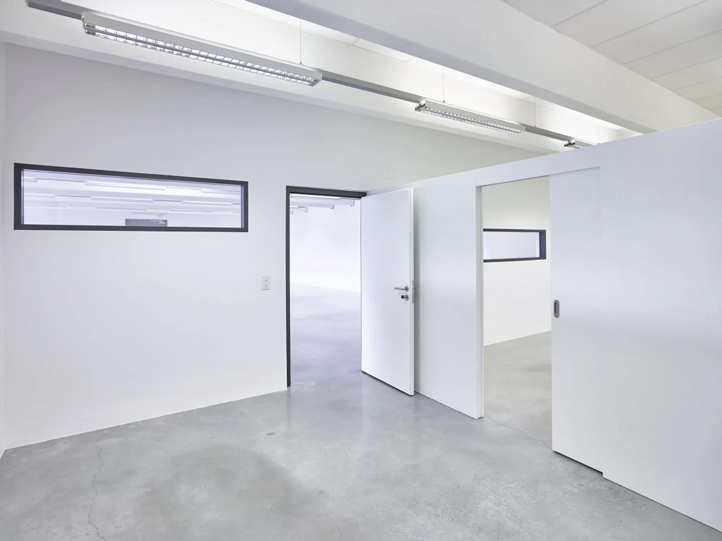 Espace de bureau de 370m2 - entièrement aménagé et climatisé - Photo 8 sur 12