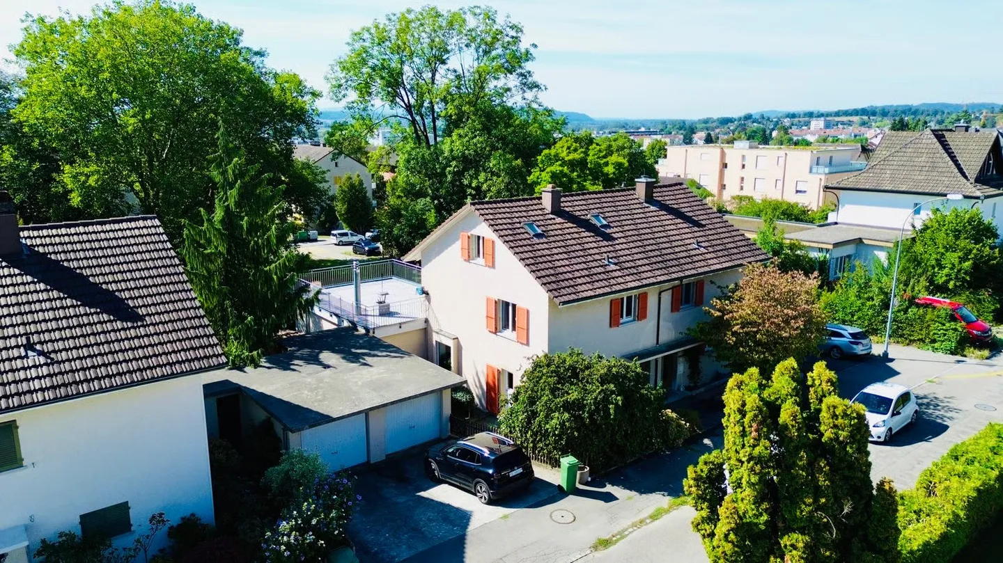 Affascinante casa bifamiliare di 6,5 stanze a Grenchen - Foto 33 di 35