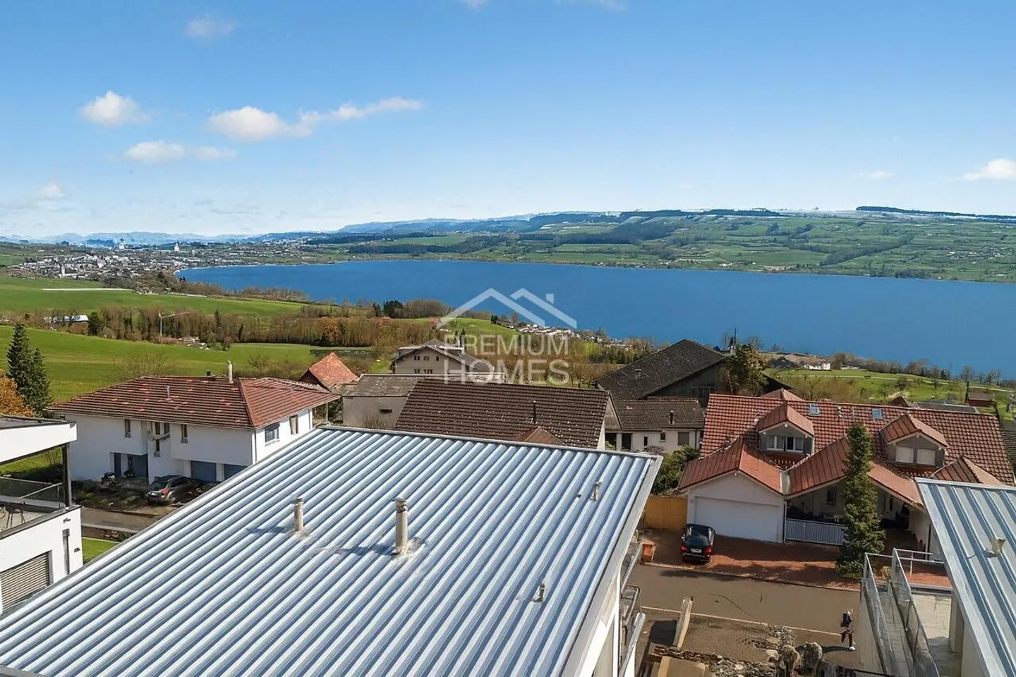 Architektur trifft Panorama: Wohnen mit Seeblick - Foto 2 von 7