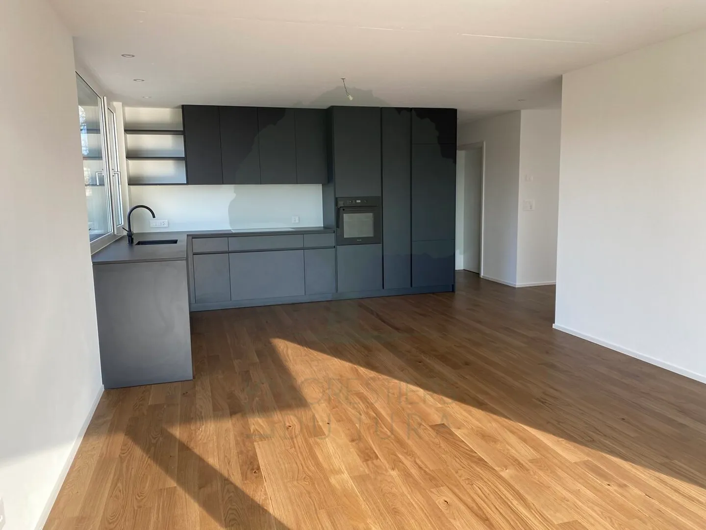 Schönes Architektenhaus mit 4,5 Zimmern auf einer Ebene - Foto 3 von 16