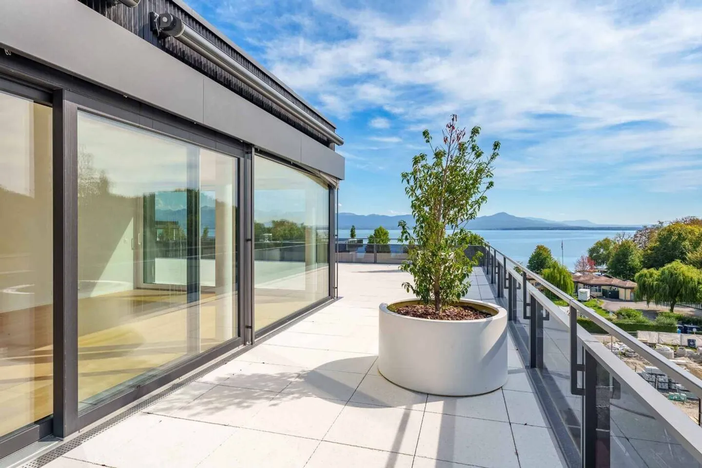 Magnifico attico nuovo di 5.5 stanze Rooftop esclusivo a 360° - Foto 1 di 13