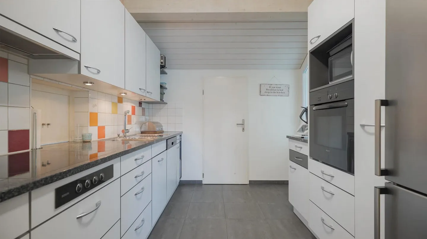 Helle  5.5-Zi.-Dachwohnung mit Balkon in Unterengstringen - Foto 3 von 13