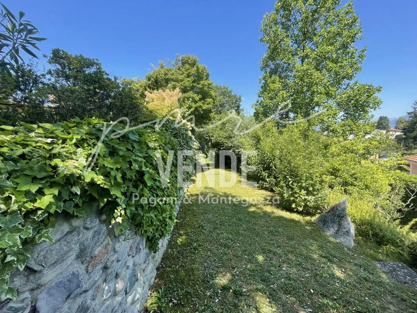 GENTILINO I VIVERE IMMERSI NEL VERDE | Gentilino I Villa surrounded by greenery in residential area | Gentilino I Villa im Grünen in einer Wohngegend | Gentilino I Villa entourée de verdure dans un quartier résidentiel - Foto 3 di 13