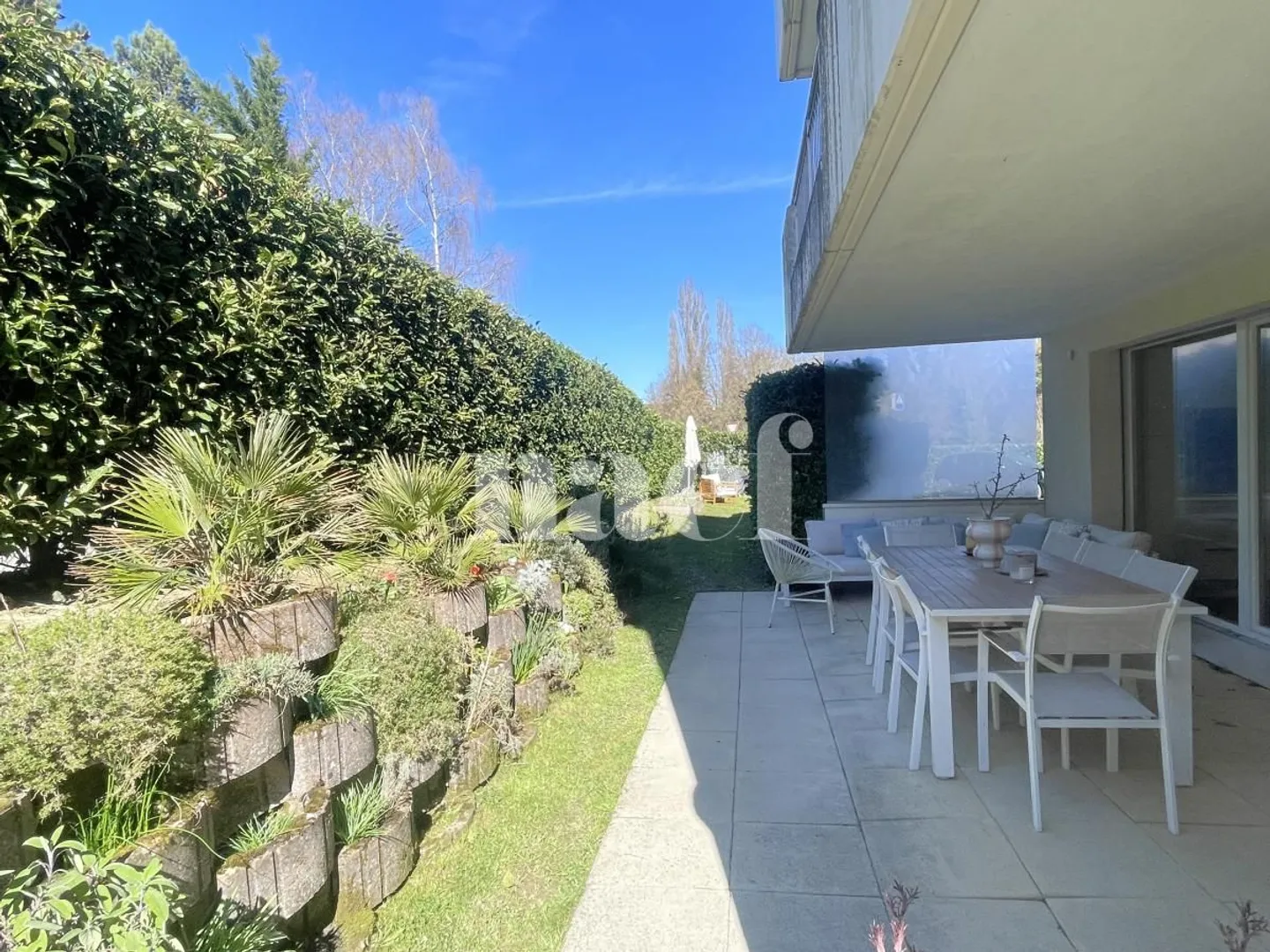 Beautiful modern 4.5-room apartment on the ground floor with terrace and garden - Photo 3 of 12