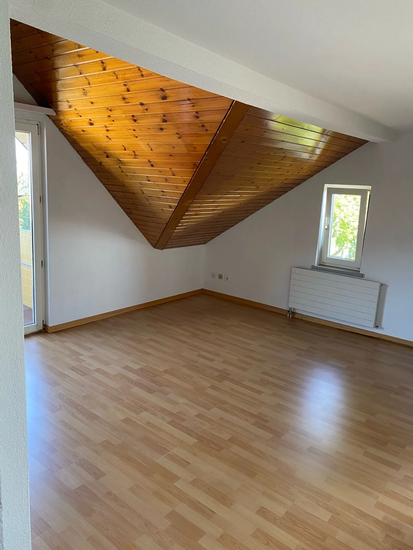 Apartment for rent - Photo 3 of 5