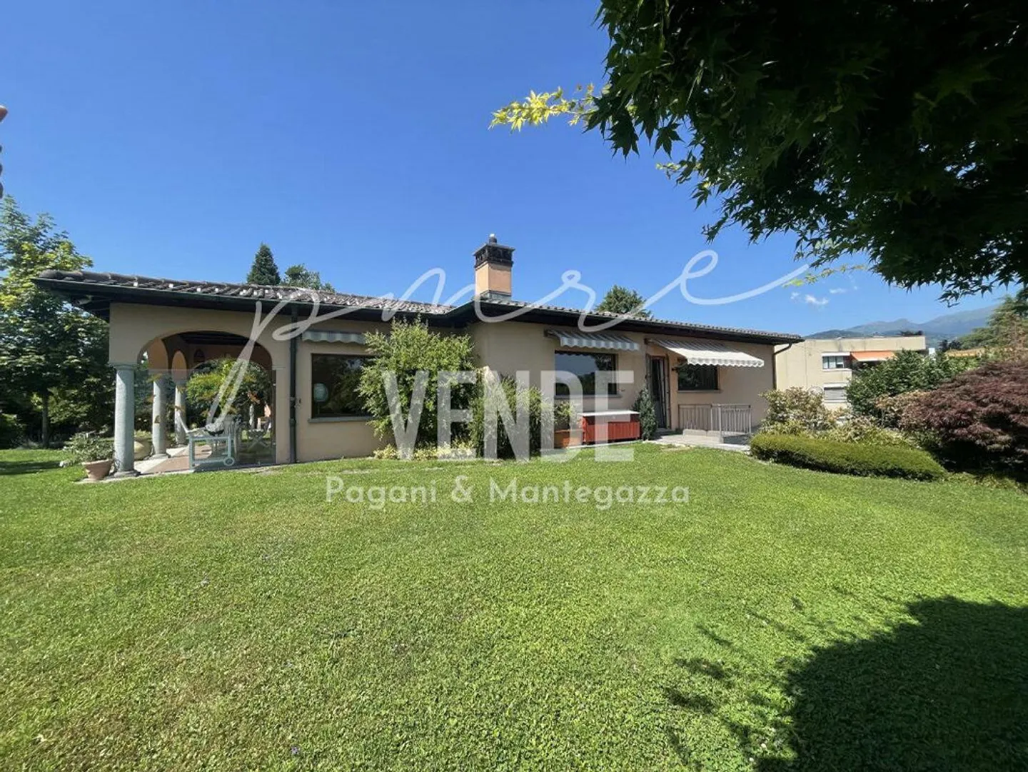 GENTILINO I VIVERE IMMERSI NEL VERDE | Gentilino I Villa surrounded by greenery in residential area | Gentilino I Villa im Grünen in einer Wohngegend | Gentilino I Villa entourée de verdure dans un quartier résidentiel - Foto 5 di 13