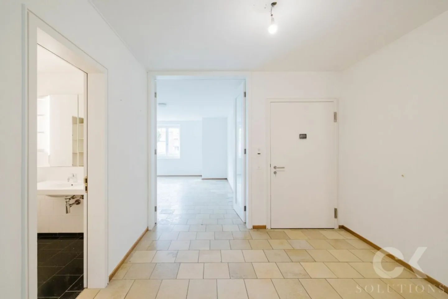 Grosszügige 5-Zimmer-Gartenwohnung in Oberwil - Wohnen mit Stil, Raum und Natur - Foto 2 von 14