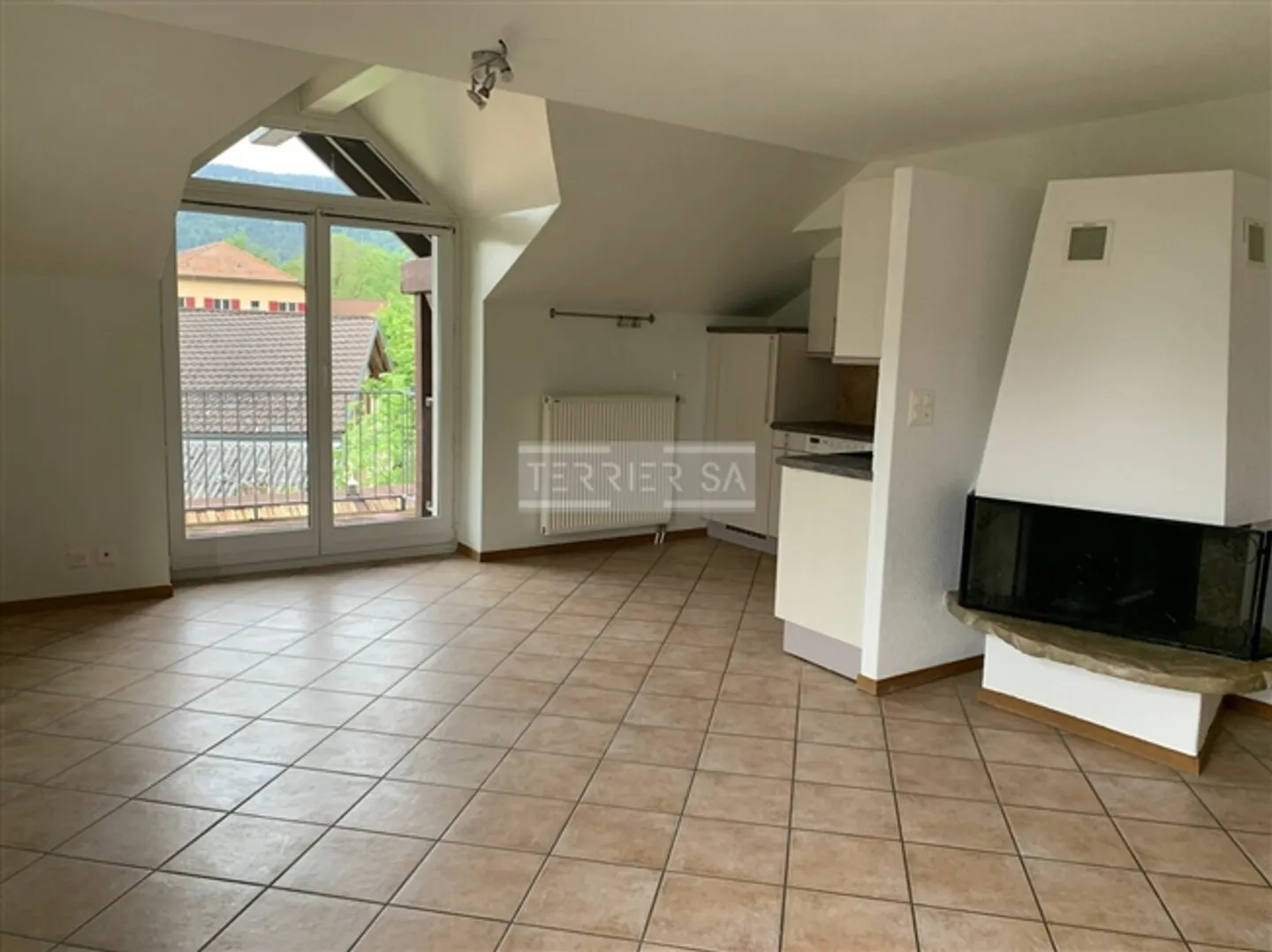 A Boudevilliers – Attico a schiera di 3,5 locali + ufficio - Foto 2 di 11