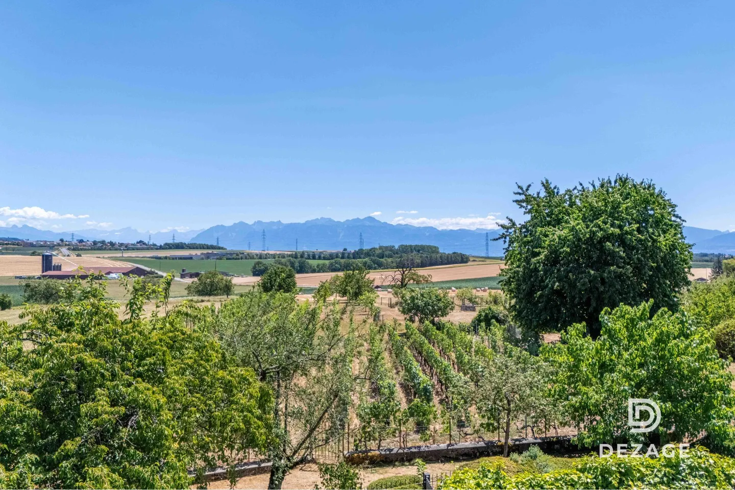 Character apartment with panoramic view and garden in the heart of the village! - Photo 2 of 13