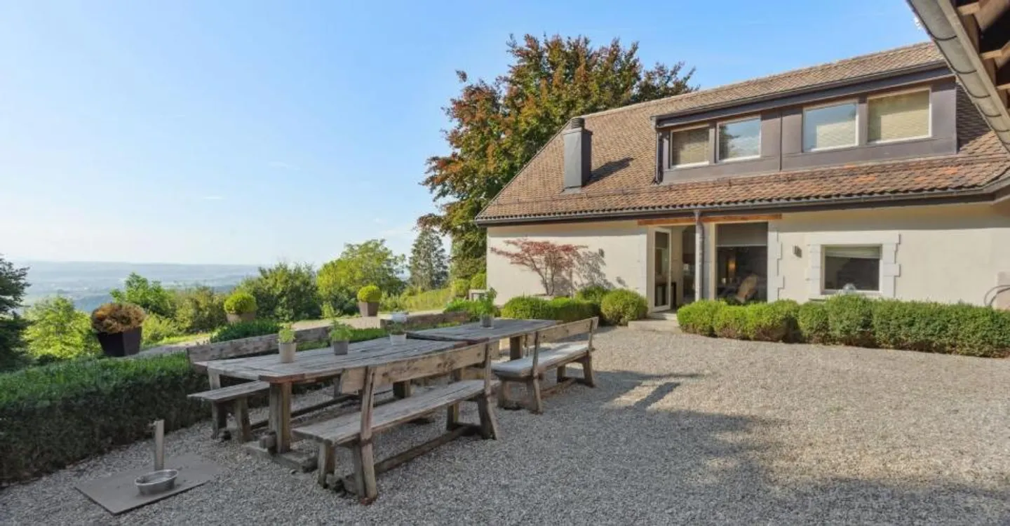 Exceptional renovated property with large garden and lake view - Photo 7 of 13