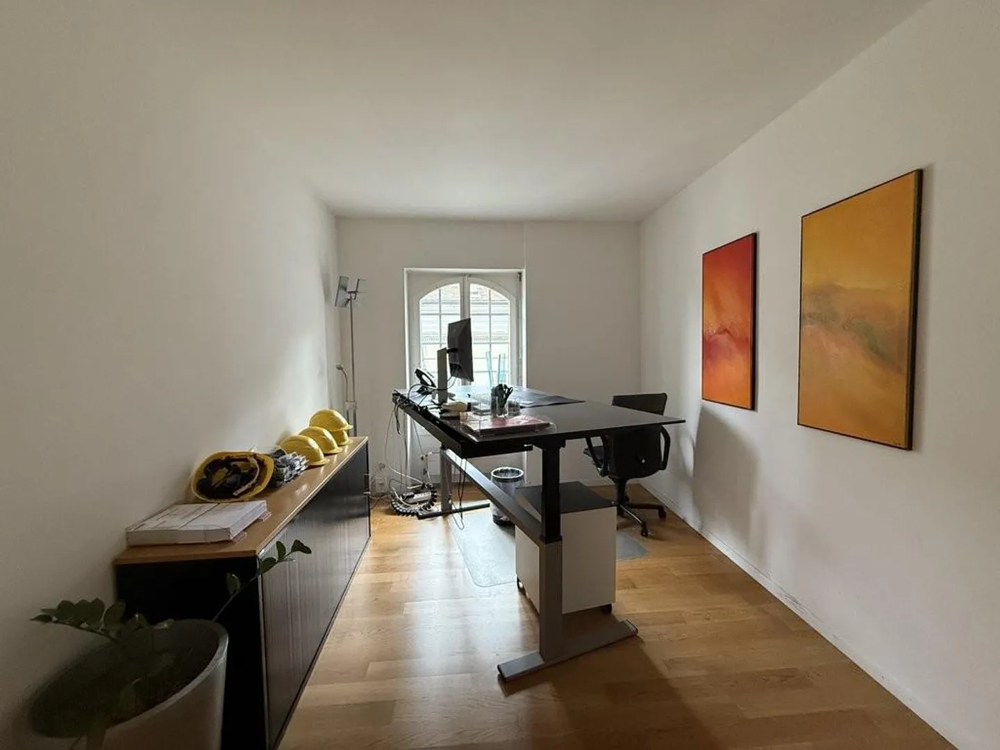Your new office space with a view of the Zytglogge tower! - Photo 5 of 12
