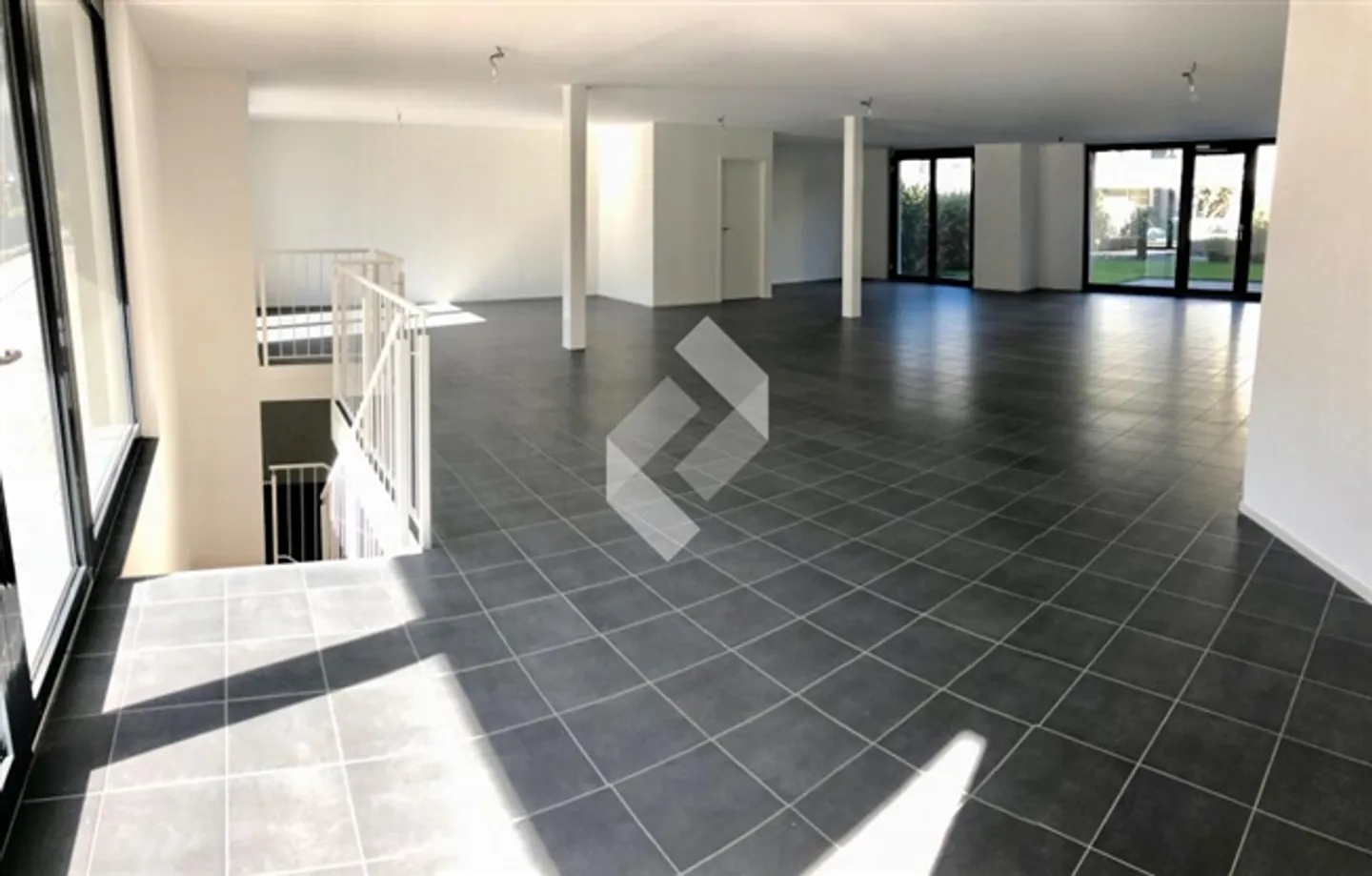 Commercial space - Photo 9 of 13