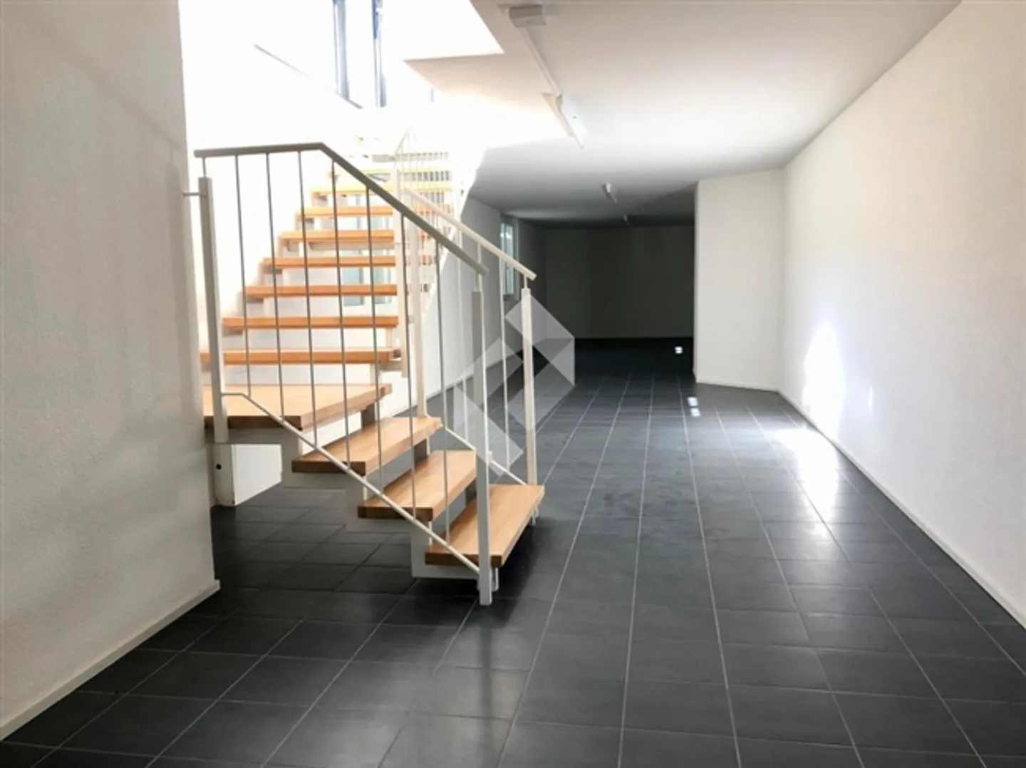 Commercial space - Photo 10 of 13