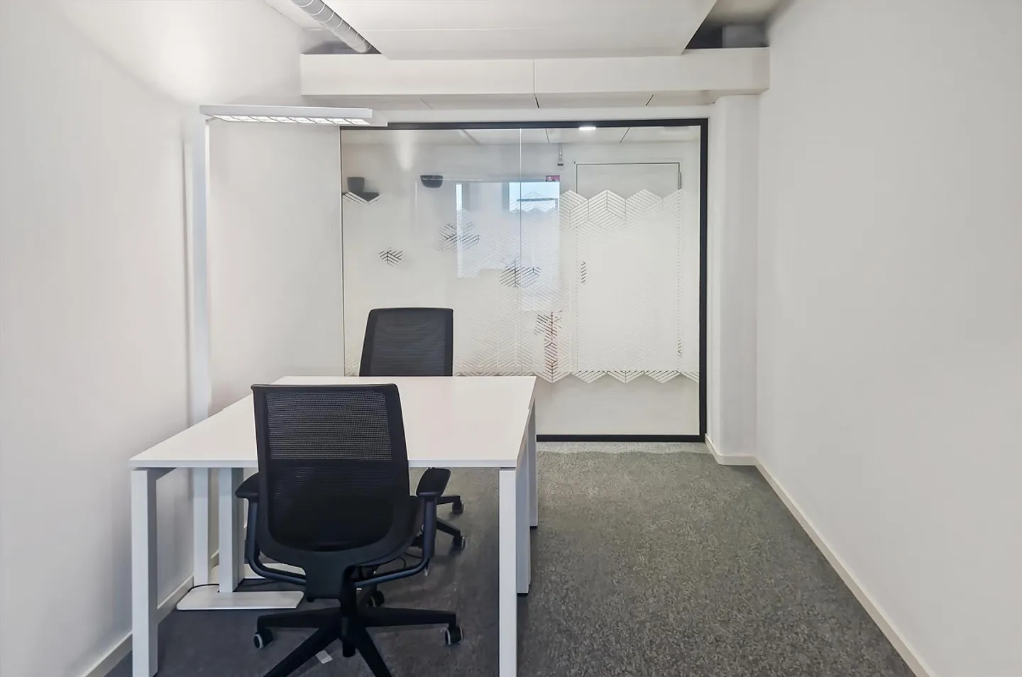 Uffici privati completamente attrezzati per te e il tuo team in Spaces Ambassador House - Foto 1 di 12