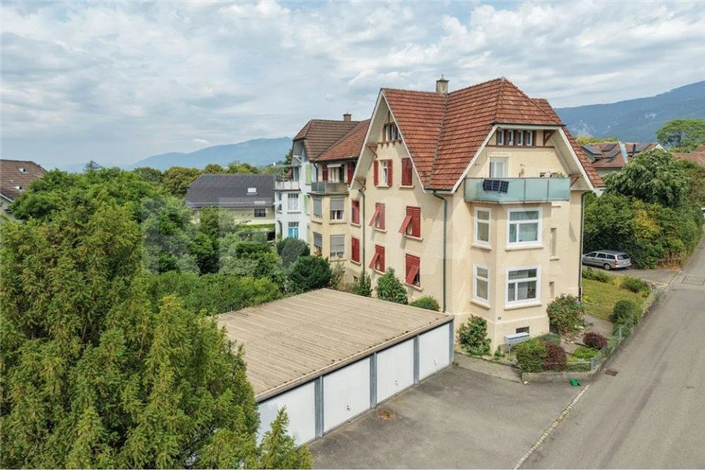 Charmantes Mehrfamilienhaus - Foto 2 von 10