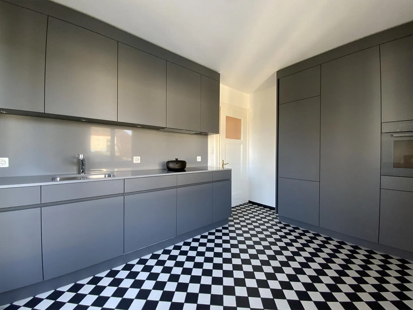 Sunny 5-room old building apartment at Rotsee – Your family idyll in Lucerne - Photo 3 of 11