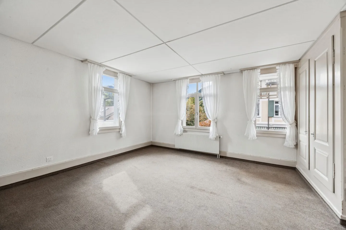 Spacious, renovation-required 4.5-room apartment with great potential - Photo 3 of 13