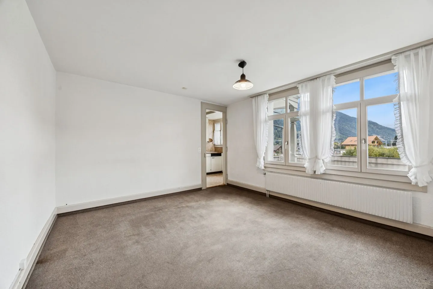 Spacious, renovation-required 4.5-room apartment with great potential - Photo 7 of 13