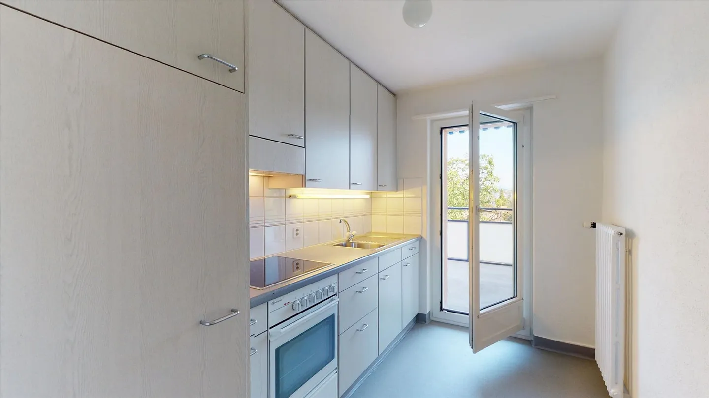 Central Apartment with Balcony - Photo 3 of 6