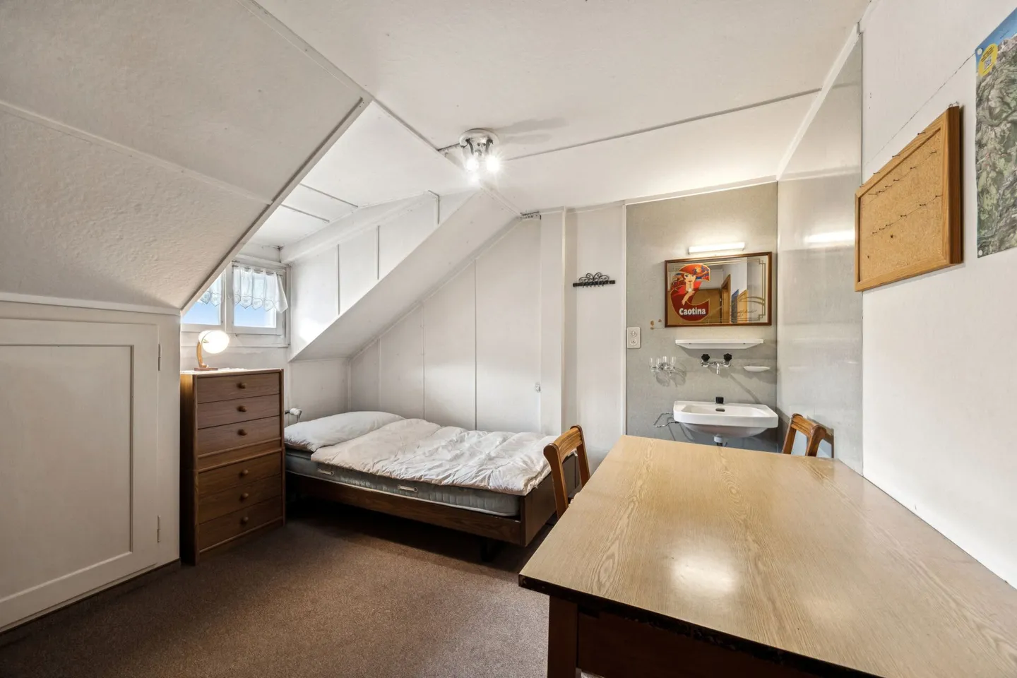 Spacious, renovation-required 4.5-room apartment with great potential - Photo 9 of 13