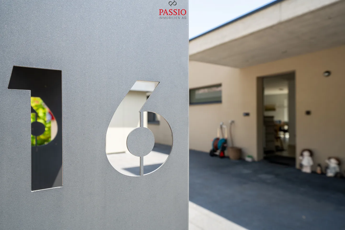 Casa unifamiliare moderna e ben tenuta di 6,5 stanze con vista panoramica - Foto 3 di 36