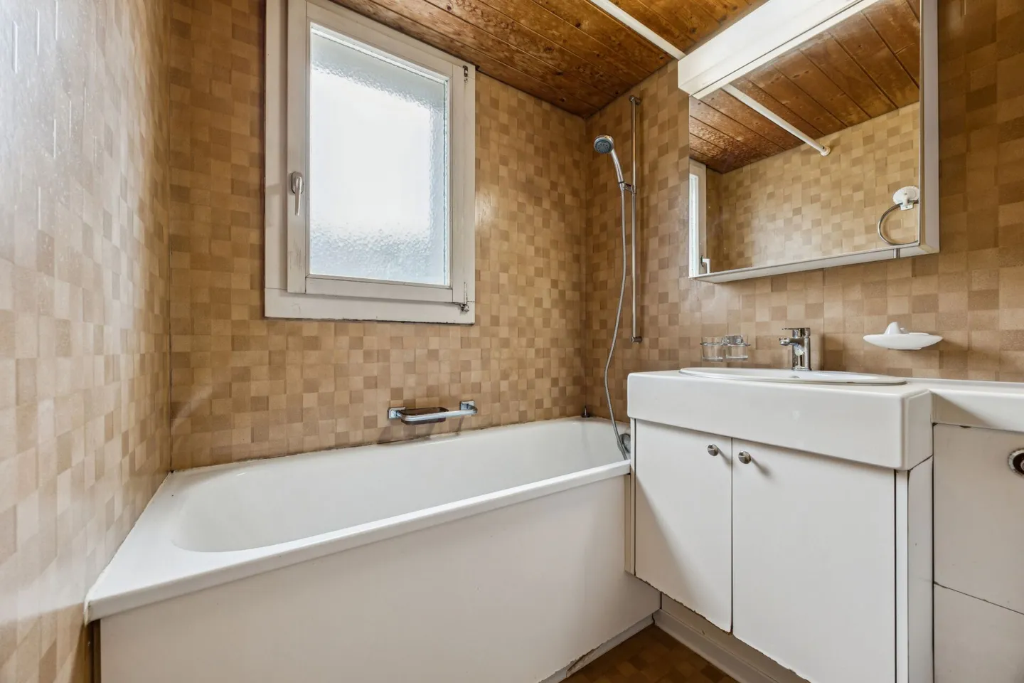 Spacious, renovation-required 4.5-room apartment with great potential - Photo 10 of 13