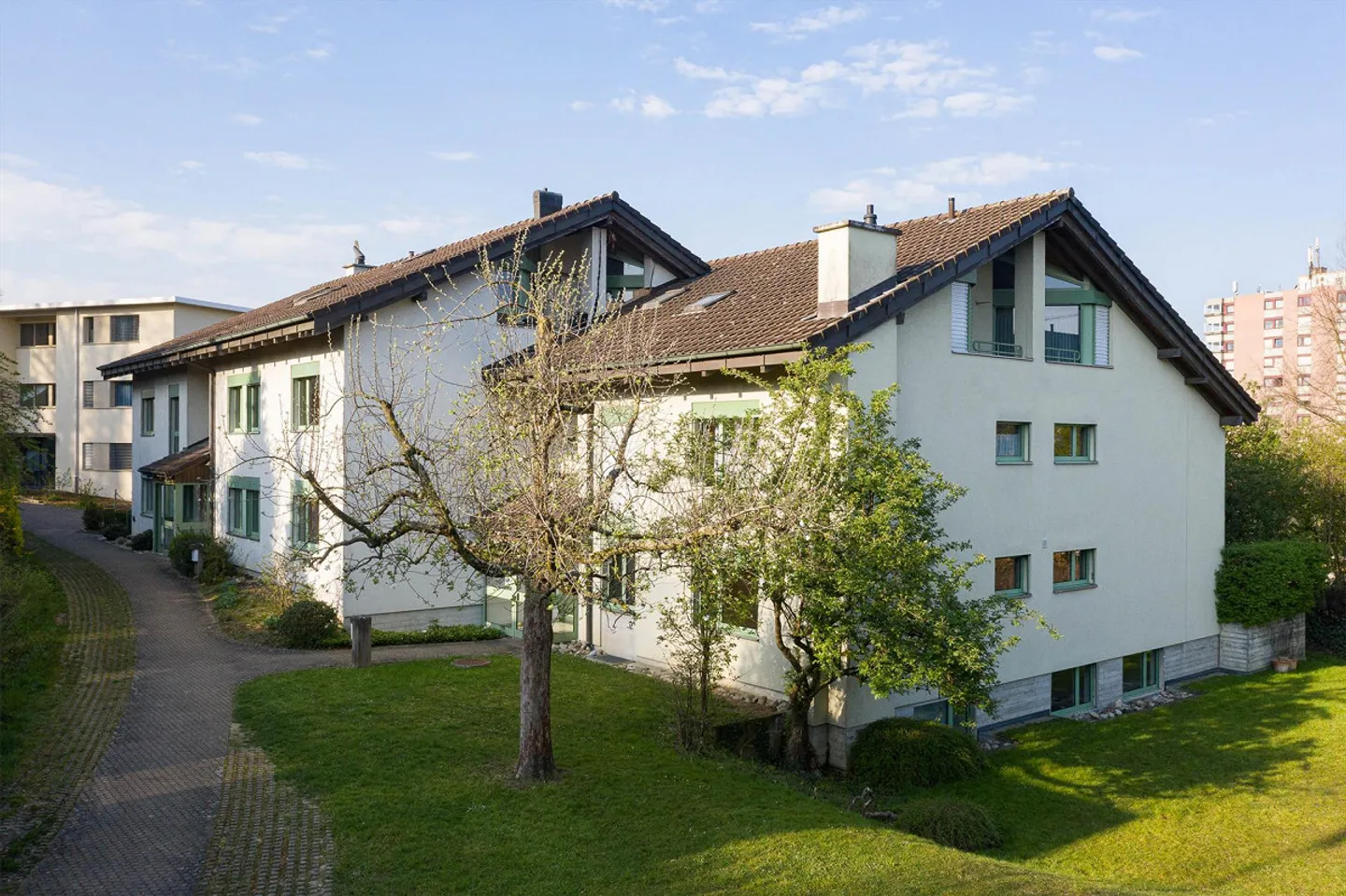 Parking space for rent - Central in Therwil - Photo 1 of 5