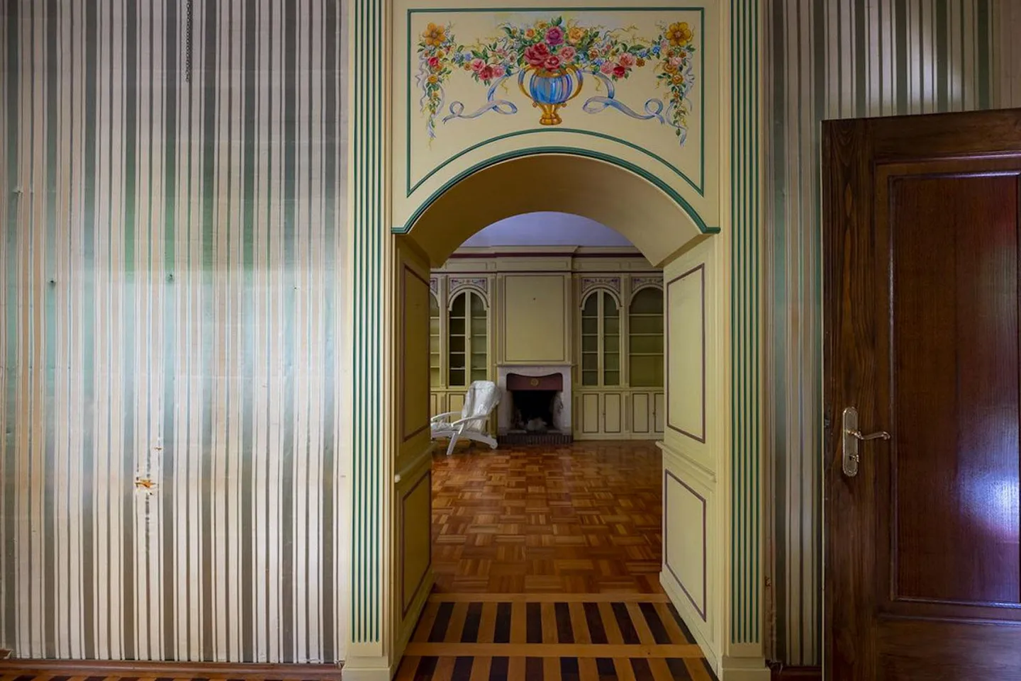 Villa with magnificent park and tennis court - Photo 4 of 14