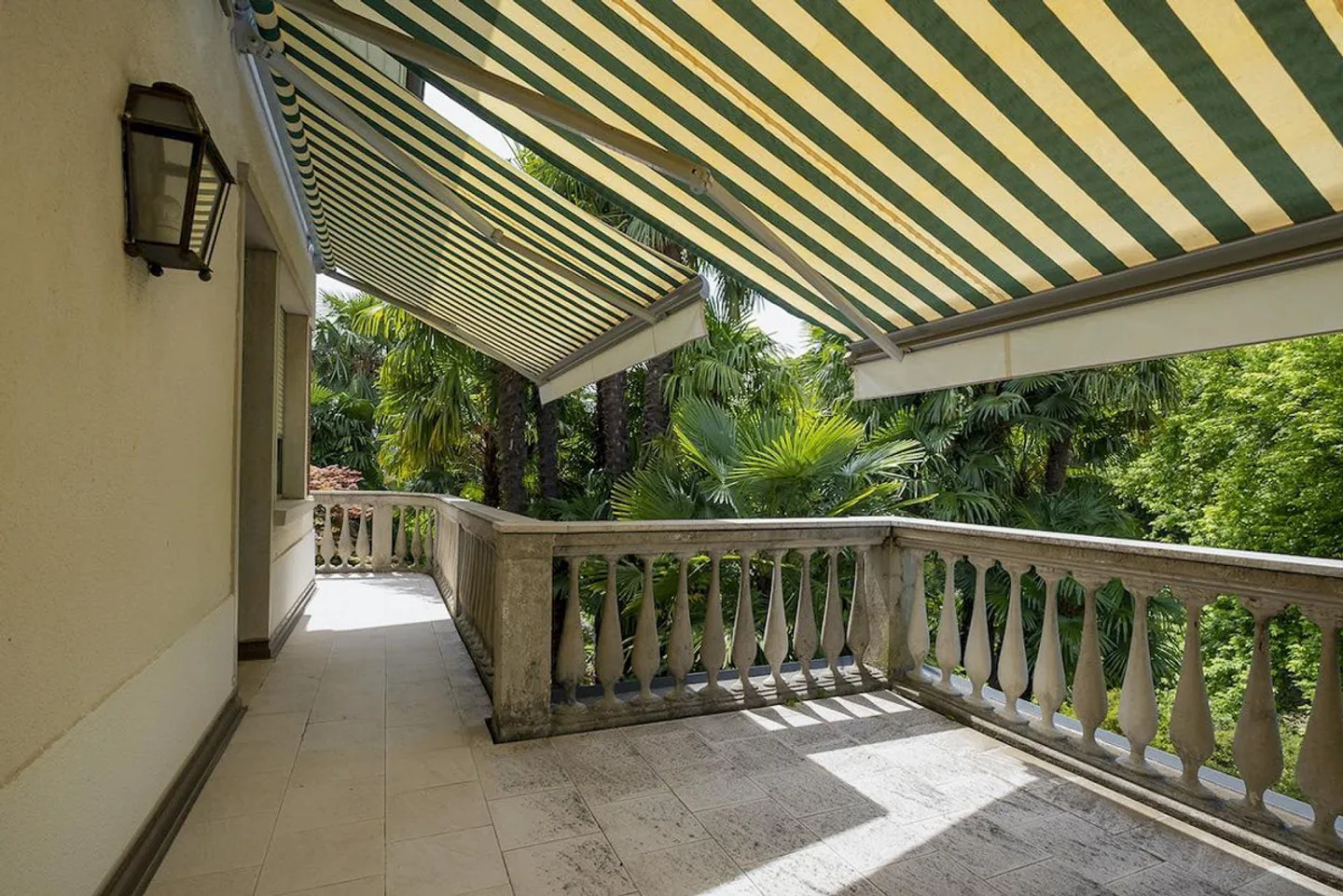 Villa with magnificent park and tennis court - Photo 7 of 14
