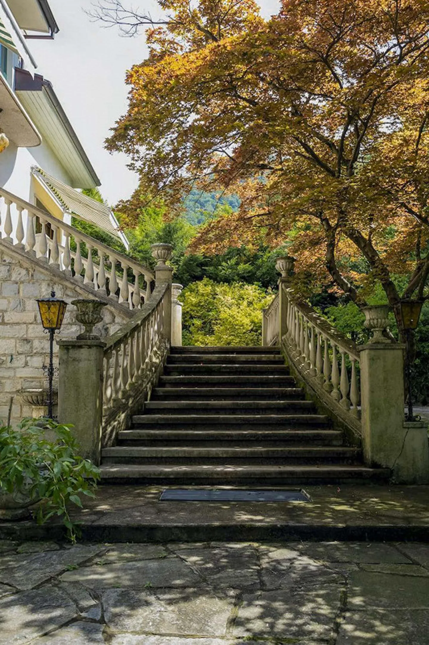 Villa with magnificent park and tennis court - Photo 8 of 14