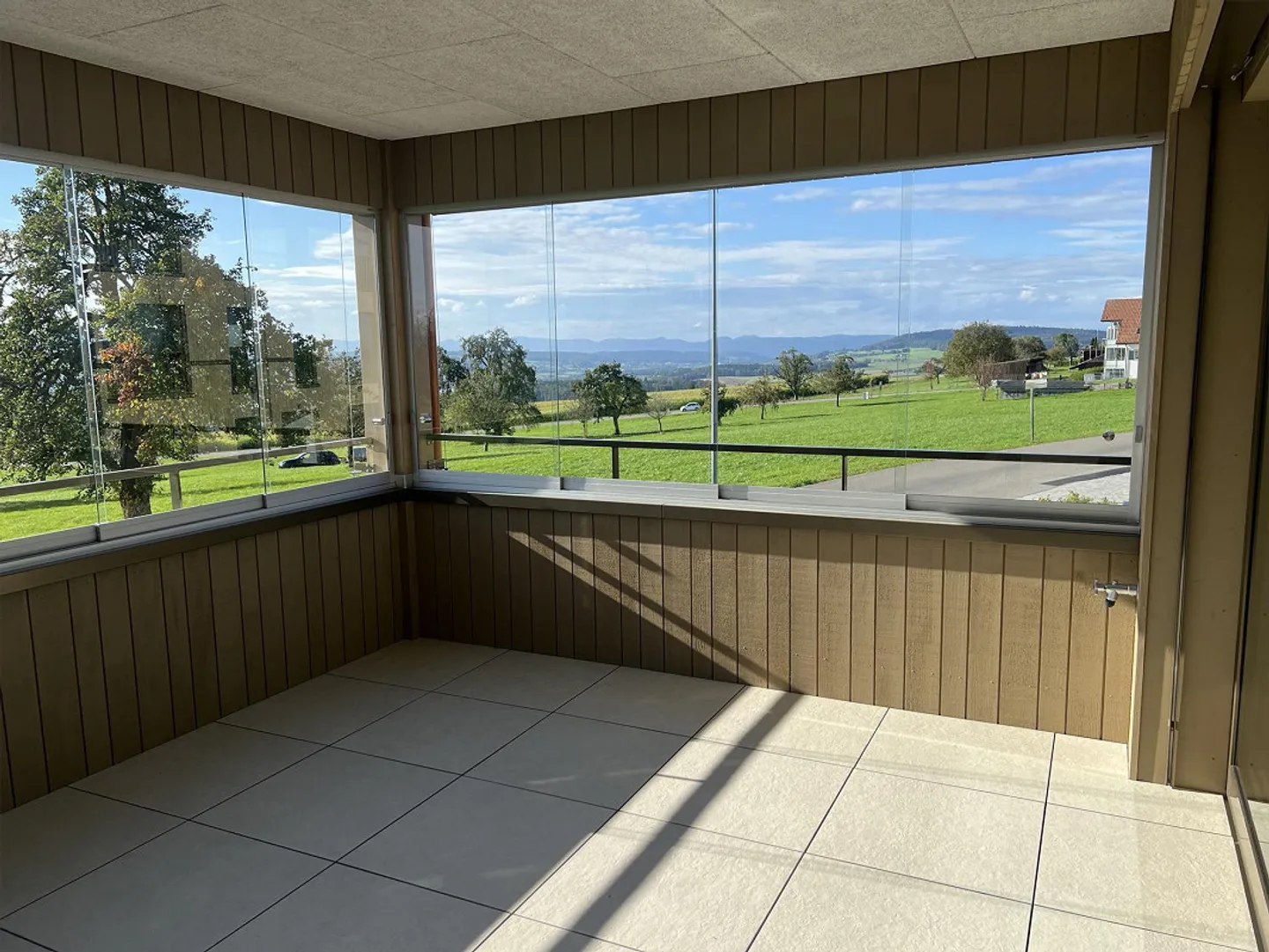 Spacious new apartment with breathtaking views - Photo 6 of 13