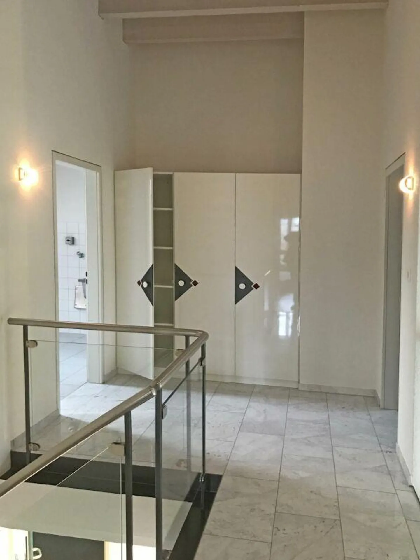 Moderno appartamento attico con grande terrazza - Foto 13 di 18