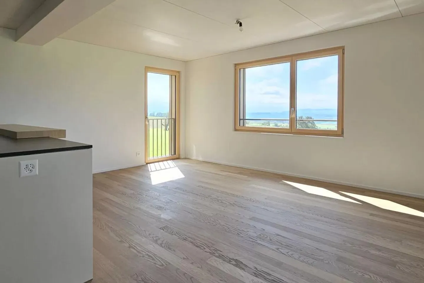 Spacious new apartment with breathtaking views - Photo 2 of 13