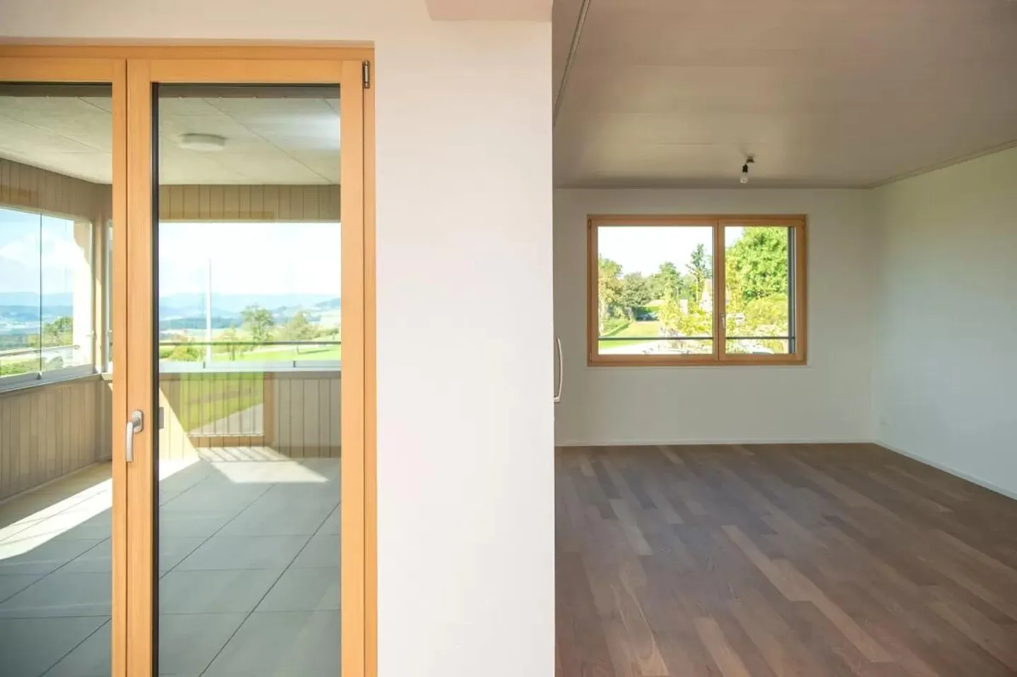 Spacious new apartment with breathtaking views - Photo 3 of 13