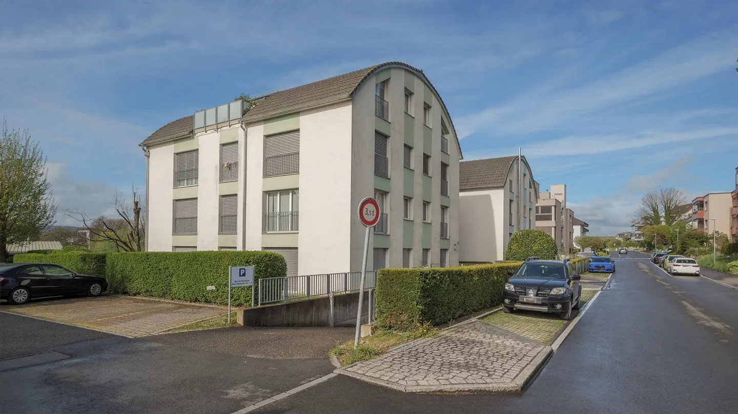 Luminoso appartamento mansardato di 5,5 locali con balcone a Unterengstringen - Foto 13 di 13