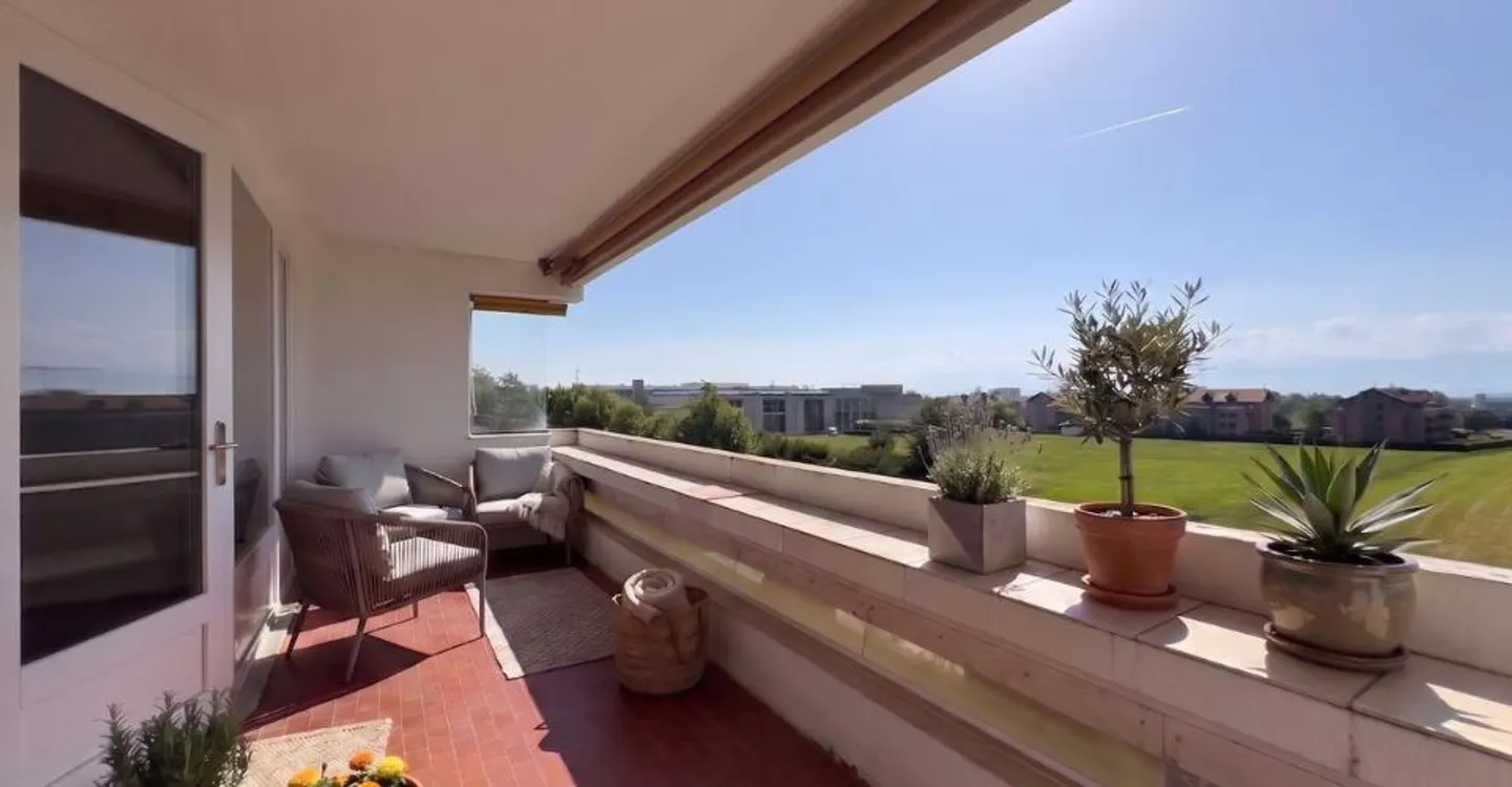 Charming Apartment in Gland - Photo 1 of 13