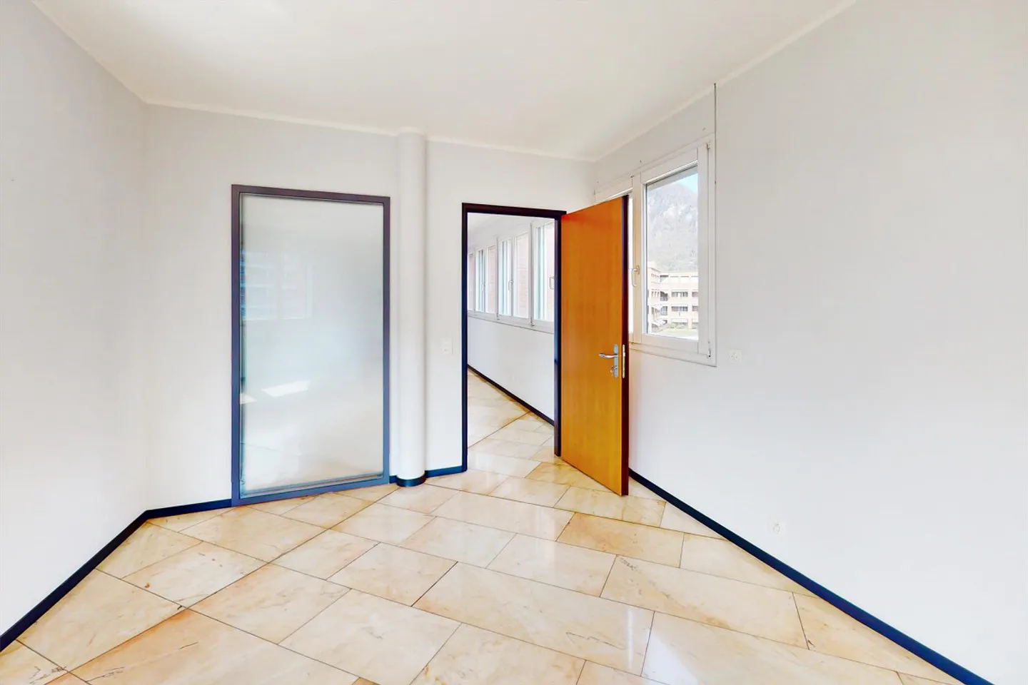 Prestigeträchtiger Büroraum in Mendrisio - 170 m² funktional und hell - Foto 5 von 9