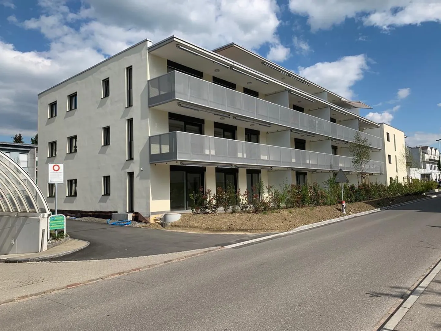 2 1/2-room apartment with sunny balcony - Photo 1 of 7