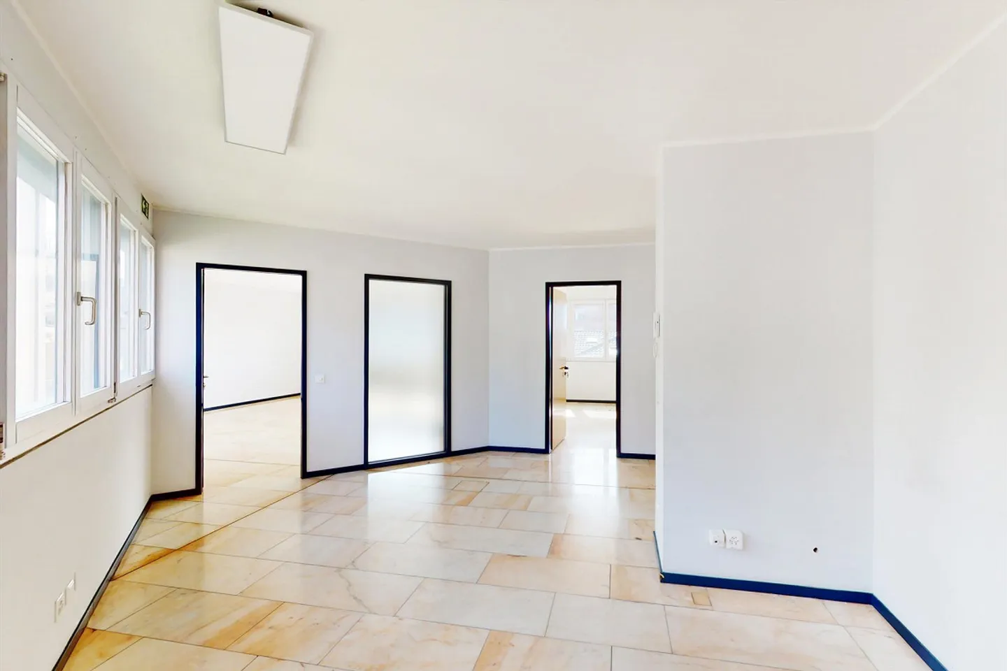 Prestigeträchtiger Büroraum in Mendrisio - 170 m² funktional und hell - Foto 2 von 9