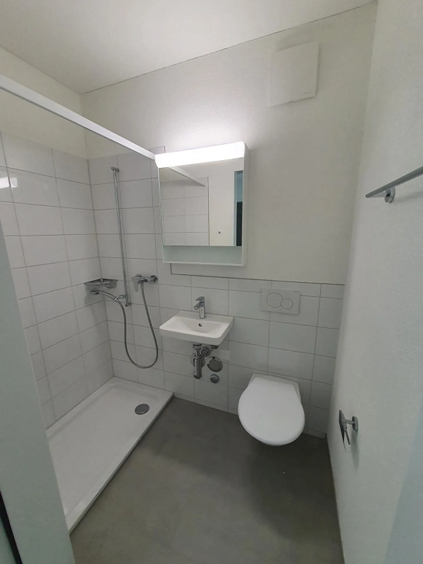Espace commercial de 3,5 pièces - Photo 2 sur 10