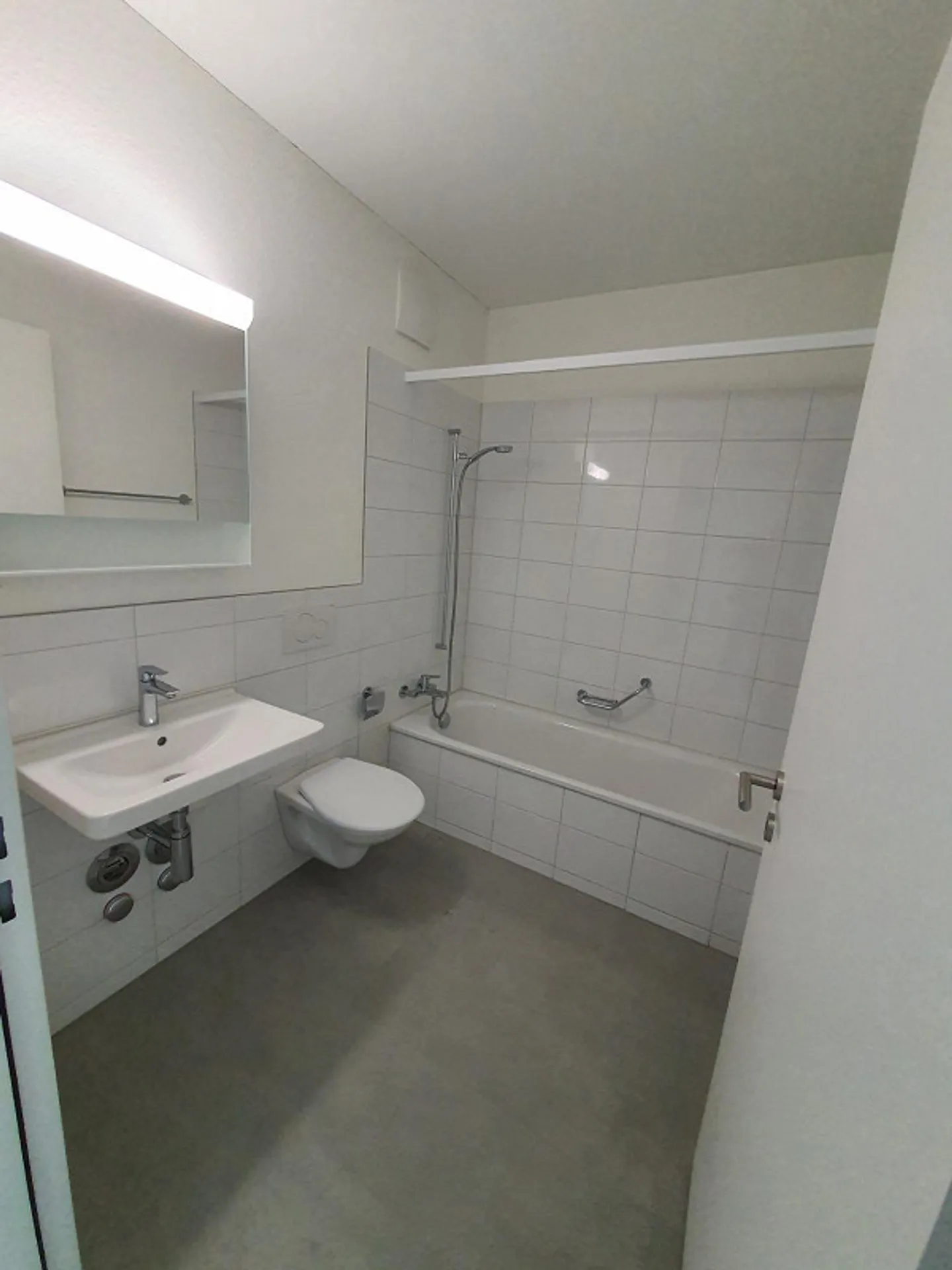 Espace commercial de 3,5 pièces - Photo 3 sur 10