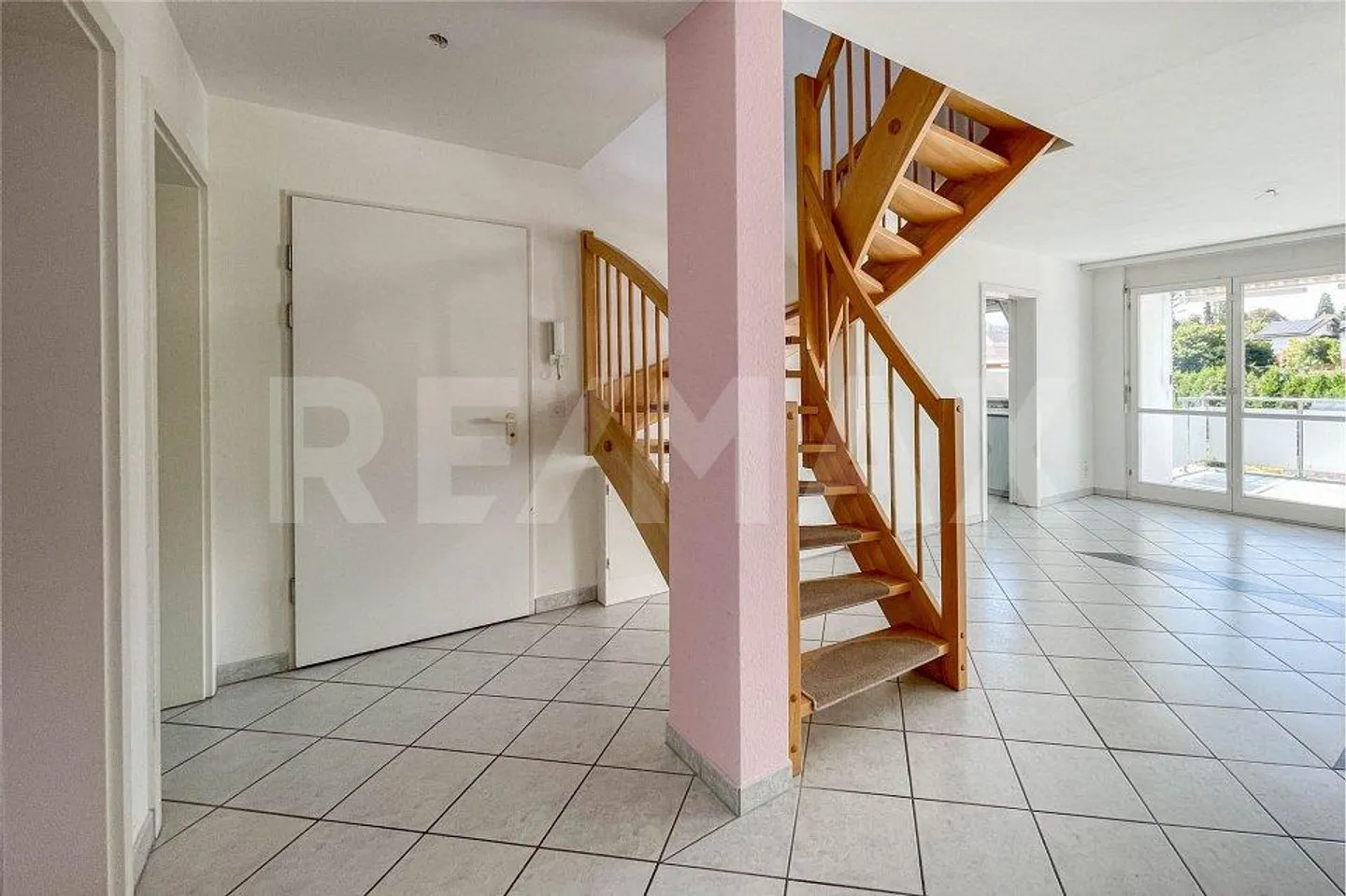 Spacious 5.5-room maisonette apartment including 1 EHP in a central, quiet location - Photo 12 of 13