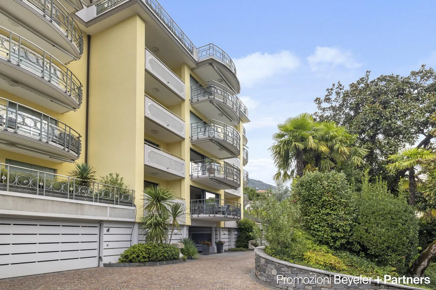 Appartamento da sogno di 3,5 stanze con vista e piscina a Muralto - Foto 2 di 17