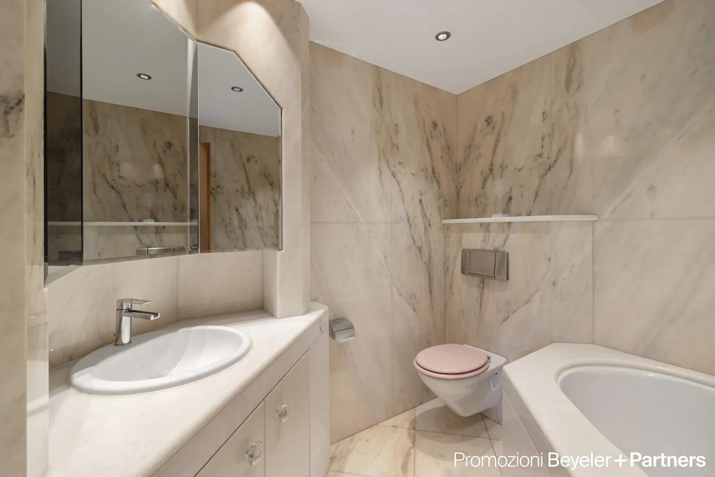 Appartamento da sogno di 3,5 stanze con vista e piscina a Muralto - Foto 10 di 17