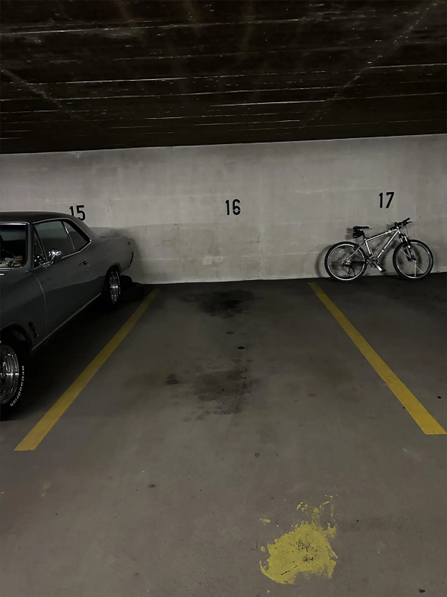 Various parking spaces for rent - Photo 3 of 7