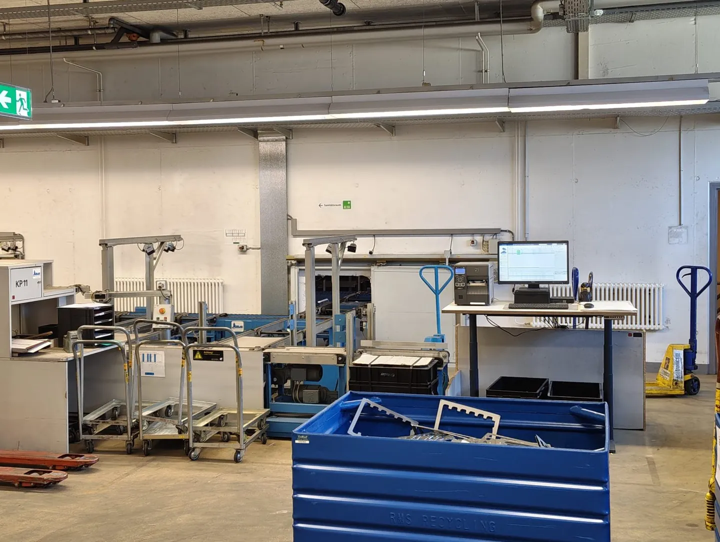 Magazzino automatizzato a scaffalature alte con tecnologia di trasporto e potenziale di espansione - Foto 7 di 14