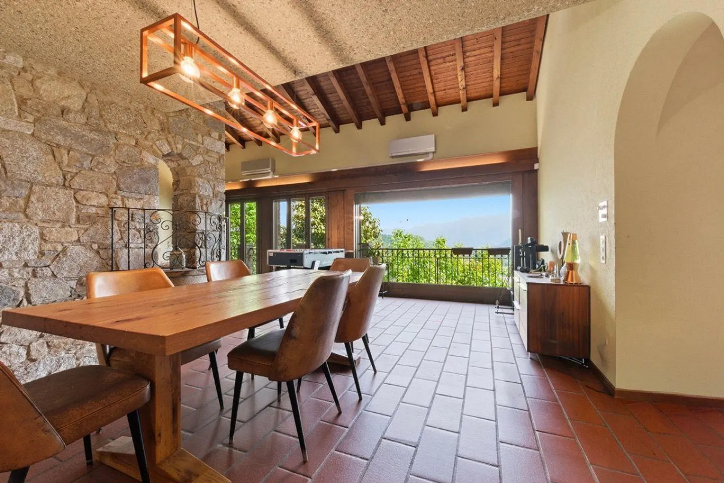 Elegance and Views: villa with lake view and absolute privacy - Photo 5 of 14
